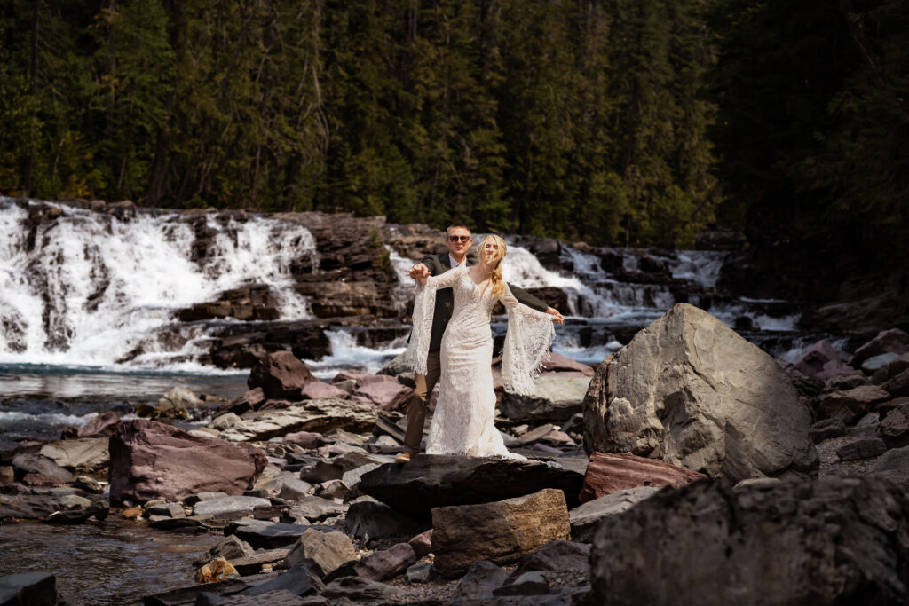 elopement couple on river boulders